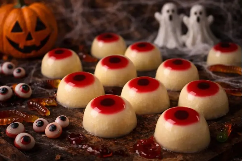 Gelatina de Halloween com olhos: sobremesa assustadora e rápida