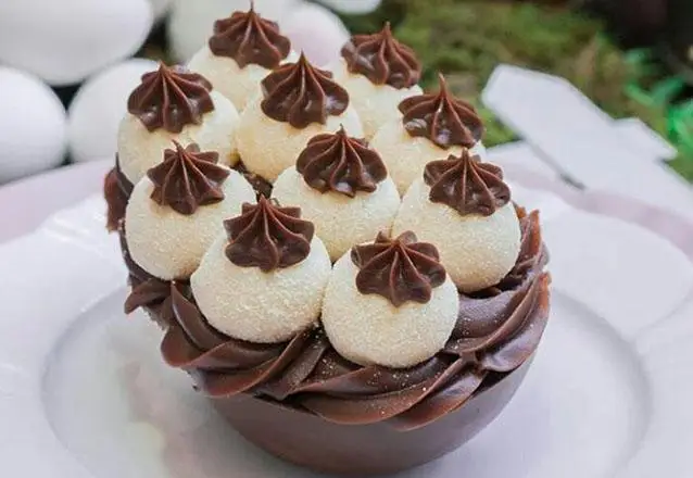 Ovo de Páscoa de Beijinho