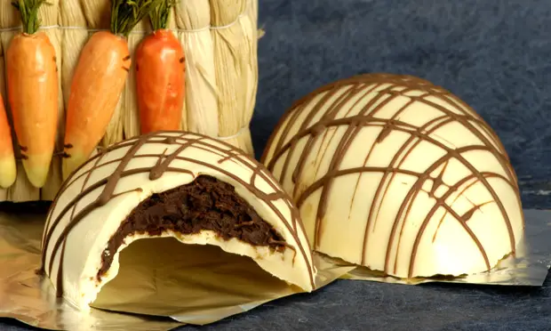 ovo de Páscoa de chocolate branco