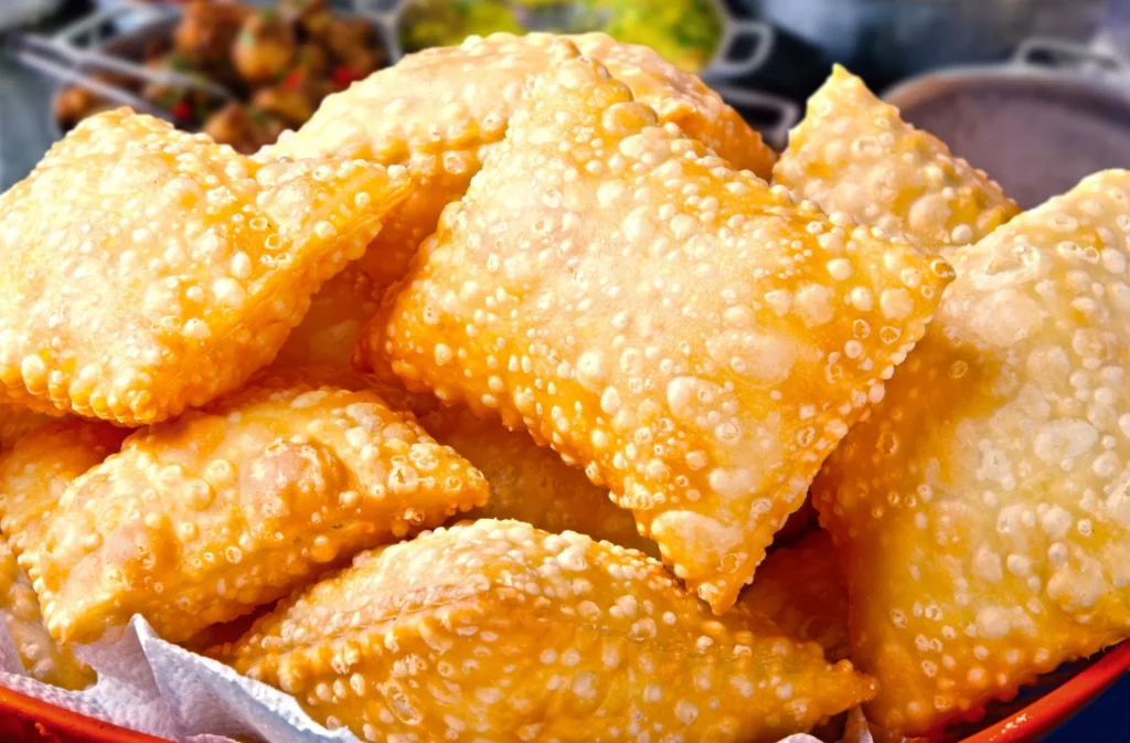 Pastel frito crocante