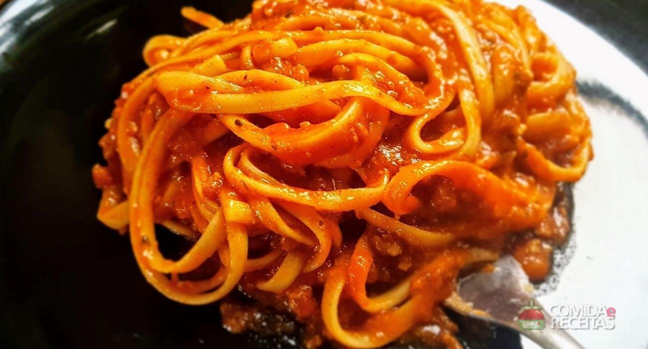 Macarrão ao molho de tomate