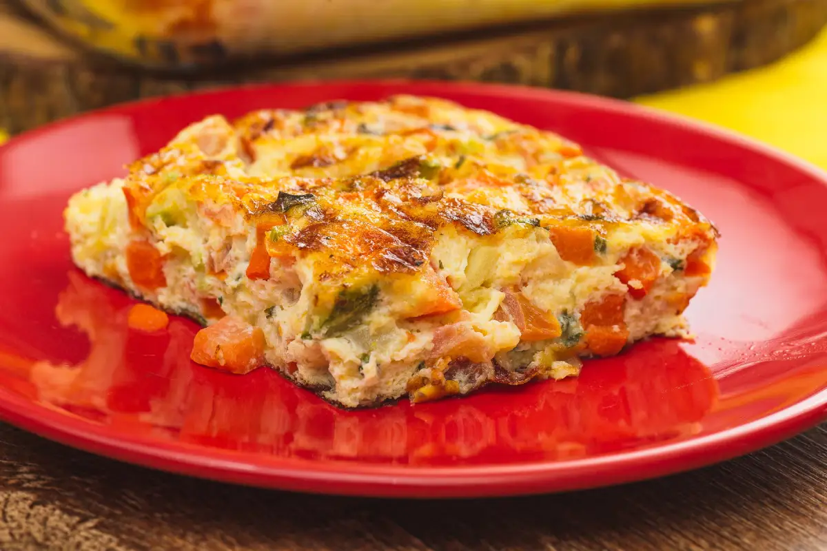 Omelete de forno com legumes e queijo