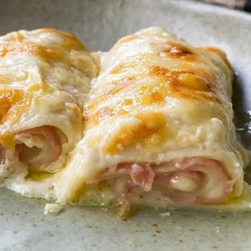 Canelone de presunto e queijo ao molho branco
